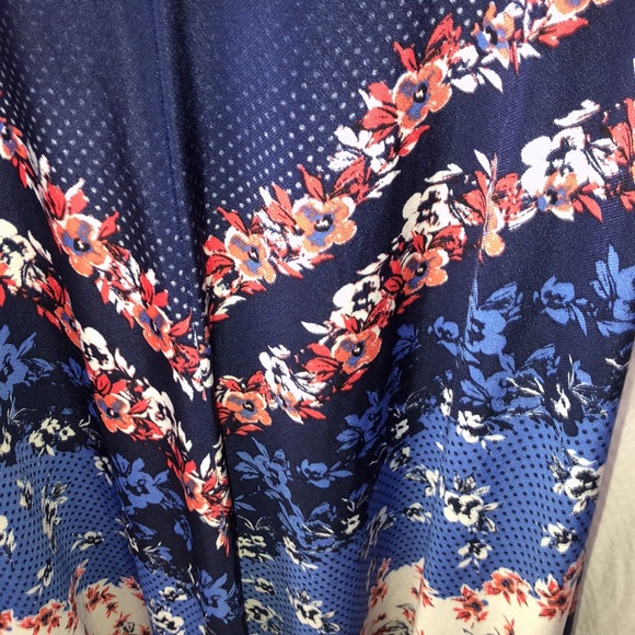 Floral Dress in a size Medium with back and angular detailing - Picture 2 of 9